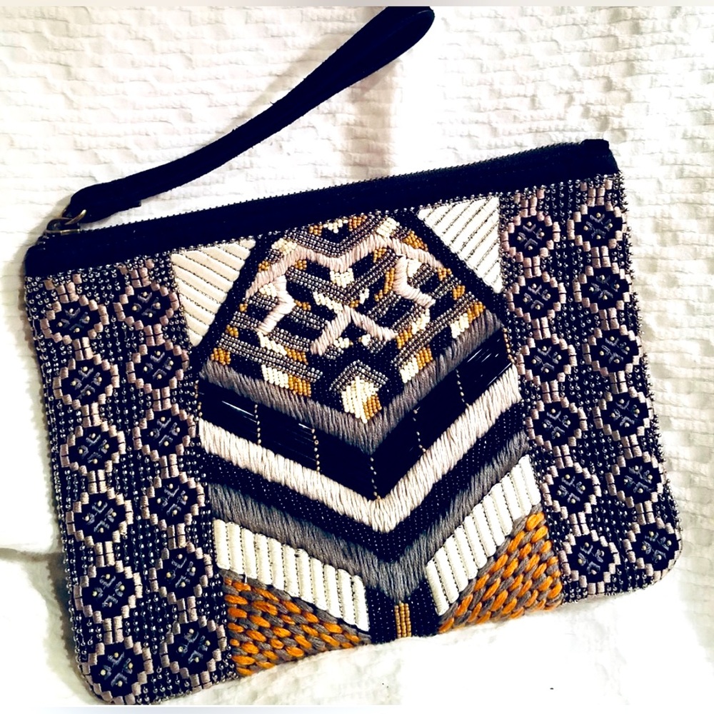 NWT-Brand New LUCKY 🍀 BRAND WRISTLET/ CLUTCH BAG